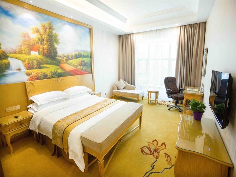 Vienna International Hongqiao Hub Malu